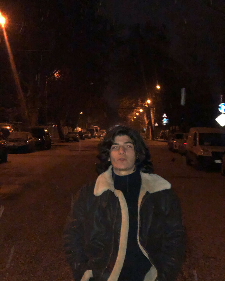  34705922  Aleksandre, 21 ,    