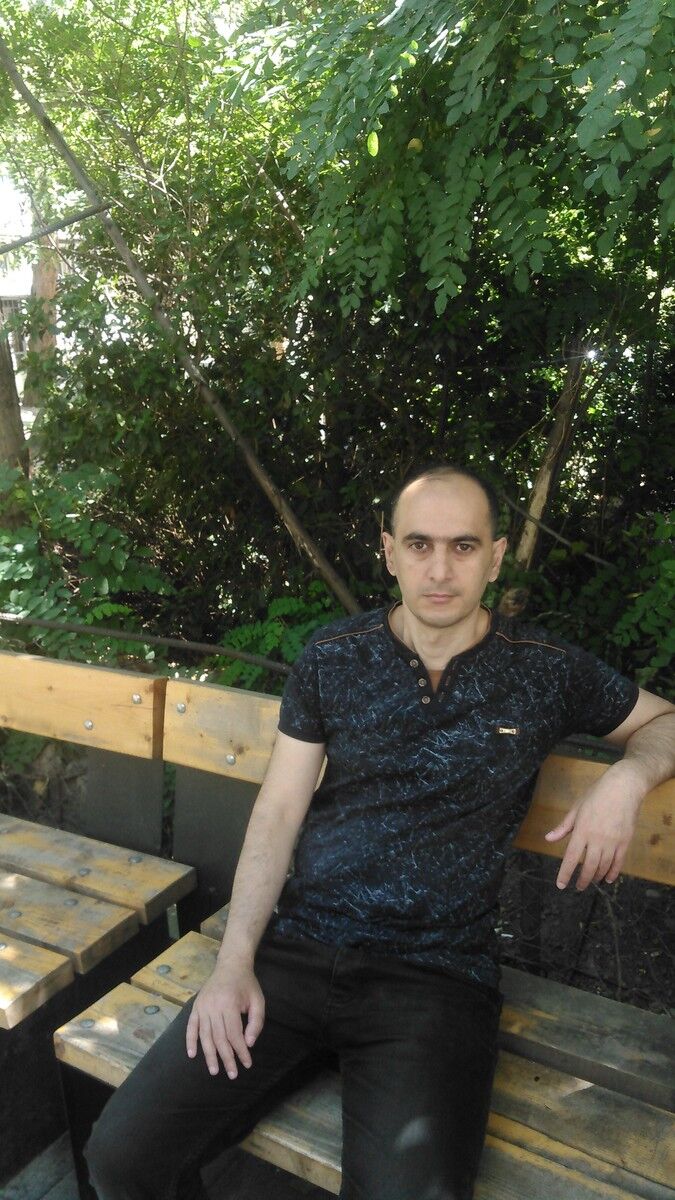  10042042  Avtandil, 40 ,    