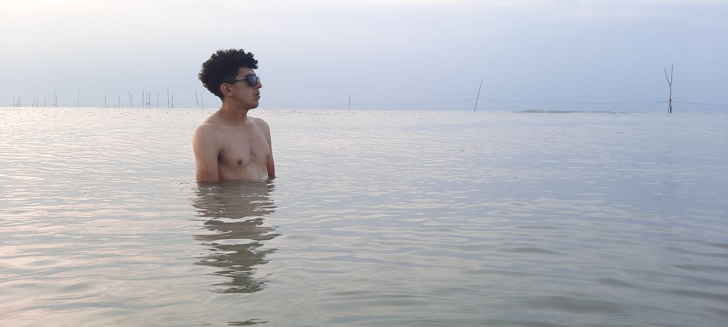  28350132  Elik, 26 ,    