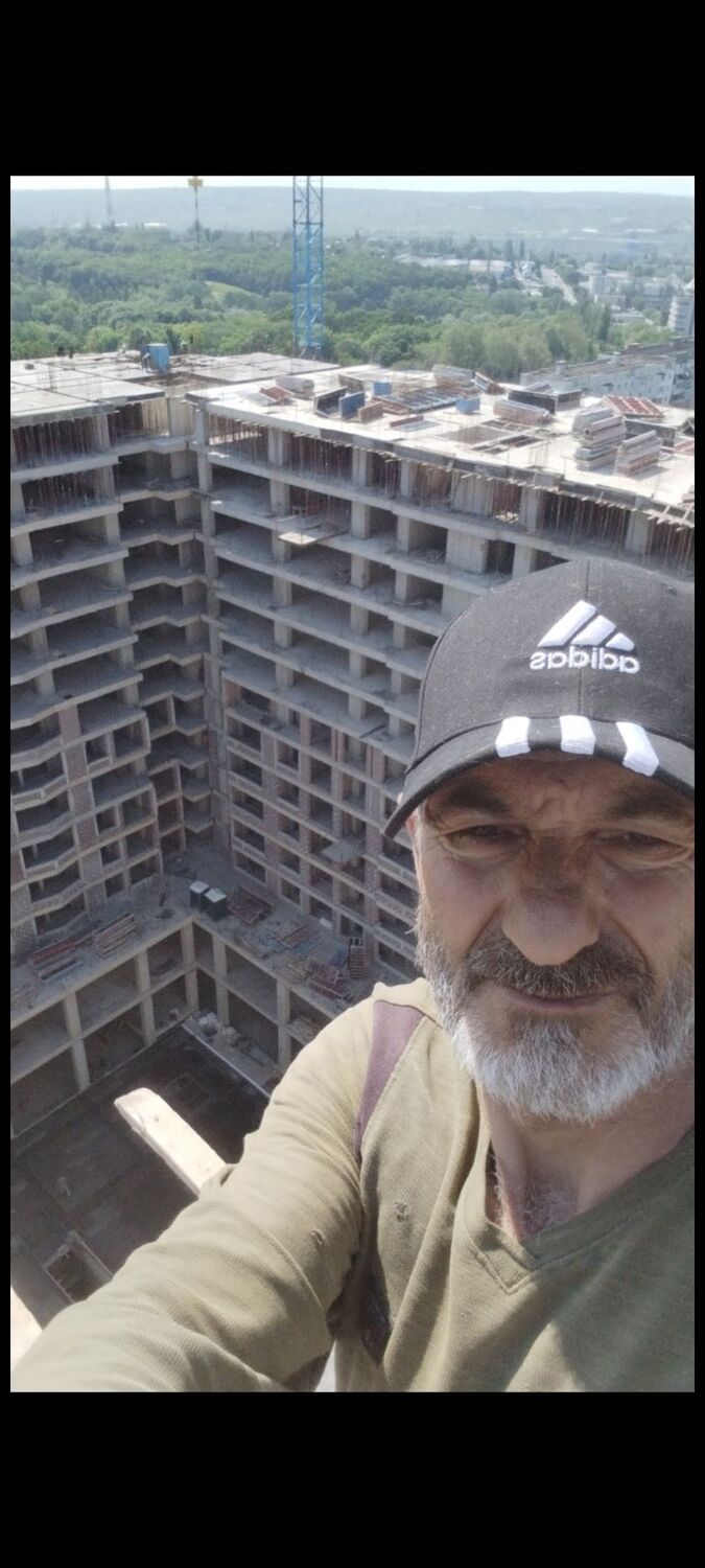  49532202  Arslan, 52 ,    
