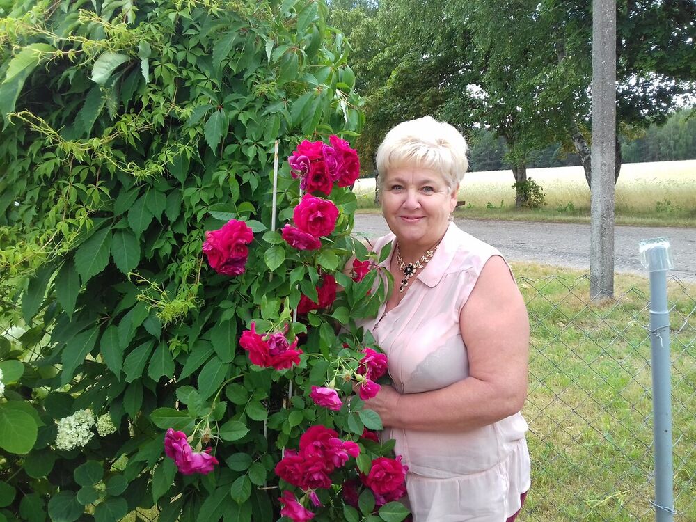  22236612  Teresa, 64 ,    