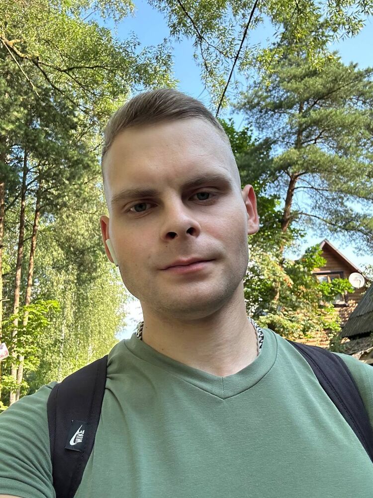  53854342  Roman, 28 ,    