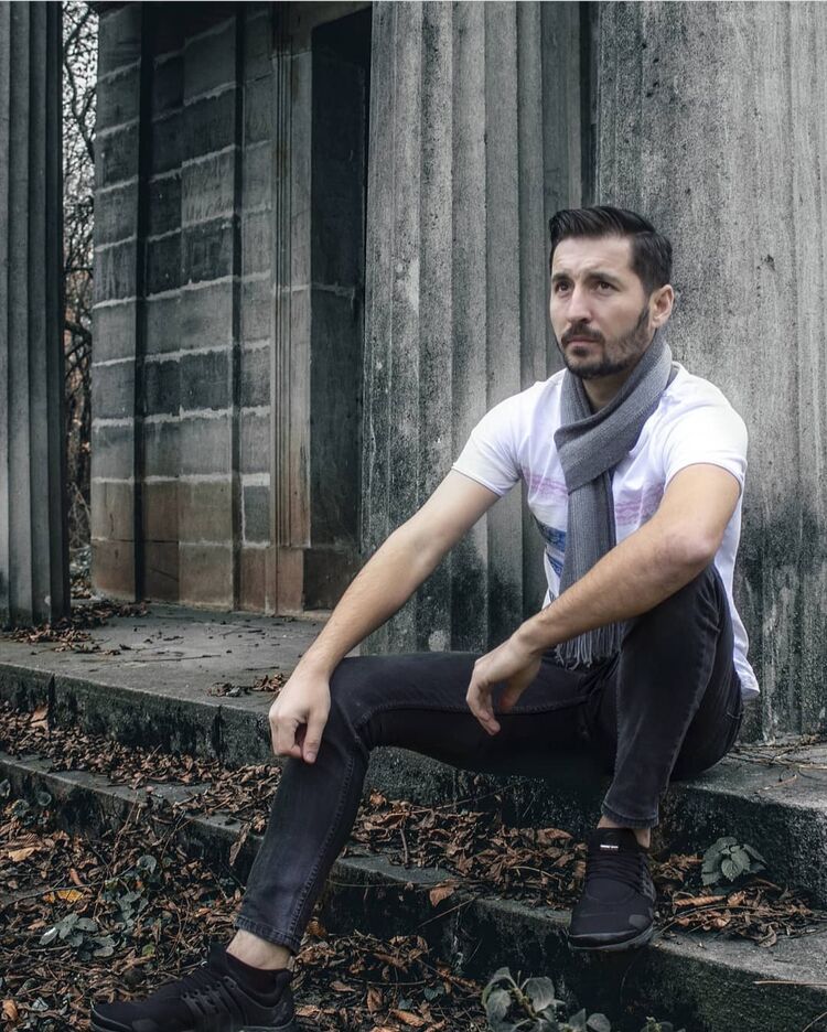  44701492  Dmitri, 34 ,    