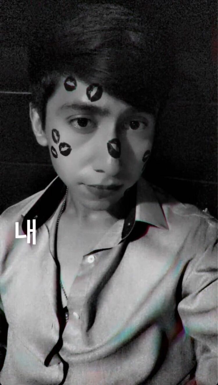  48628732  Christopher, 22 ,    Redes