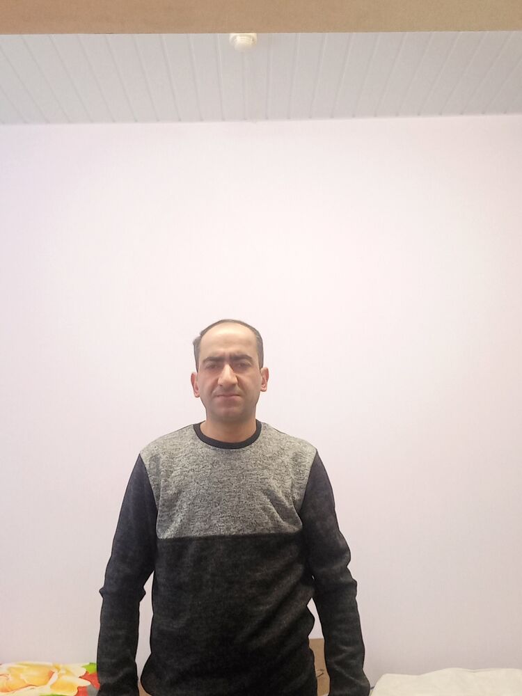  24060962  Arman, 41 ,    
