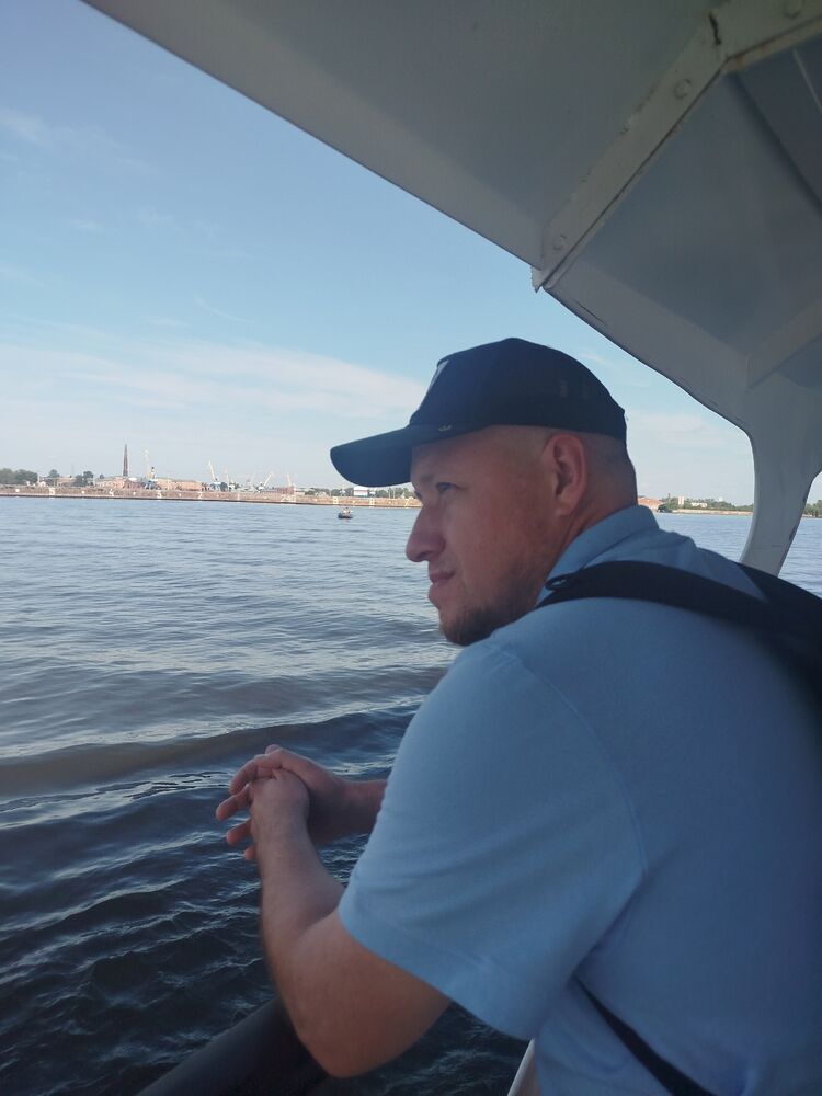  54731942  Mikhail, 35 ,    