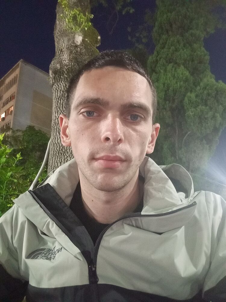 43362232  David, 23 ,    