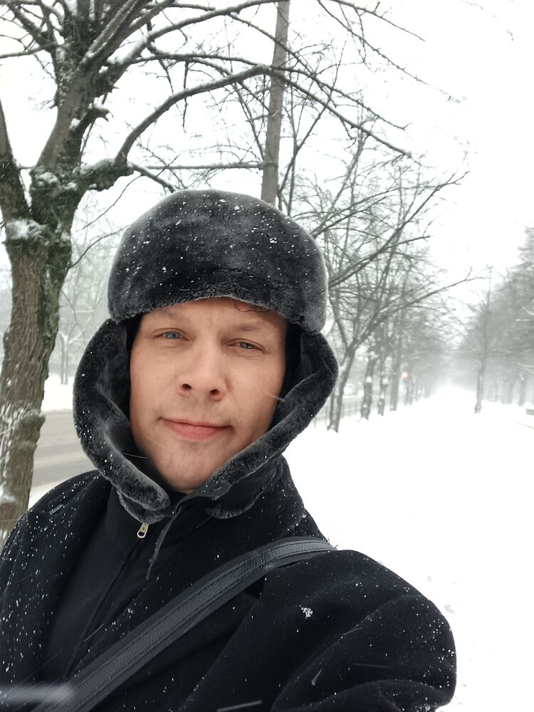  48703822  Aleksej, 40 ,    