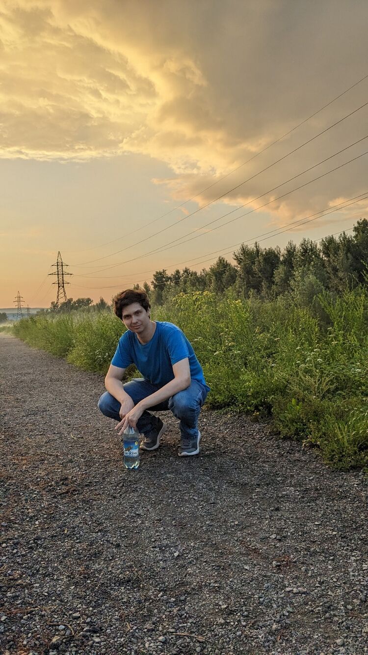  37391182  Vlad, 26 ,    