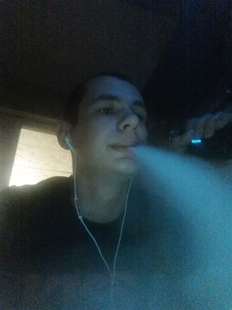  9776562  Aleksej, 27 ,    