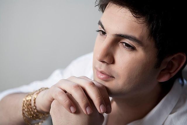  19130272  GARIK, 39 ,    