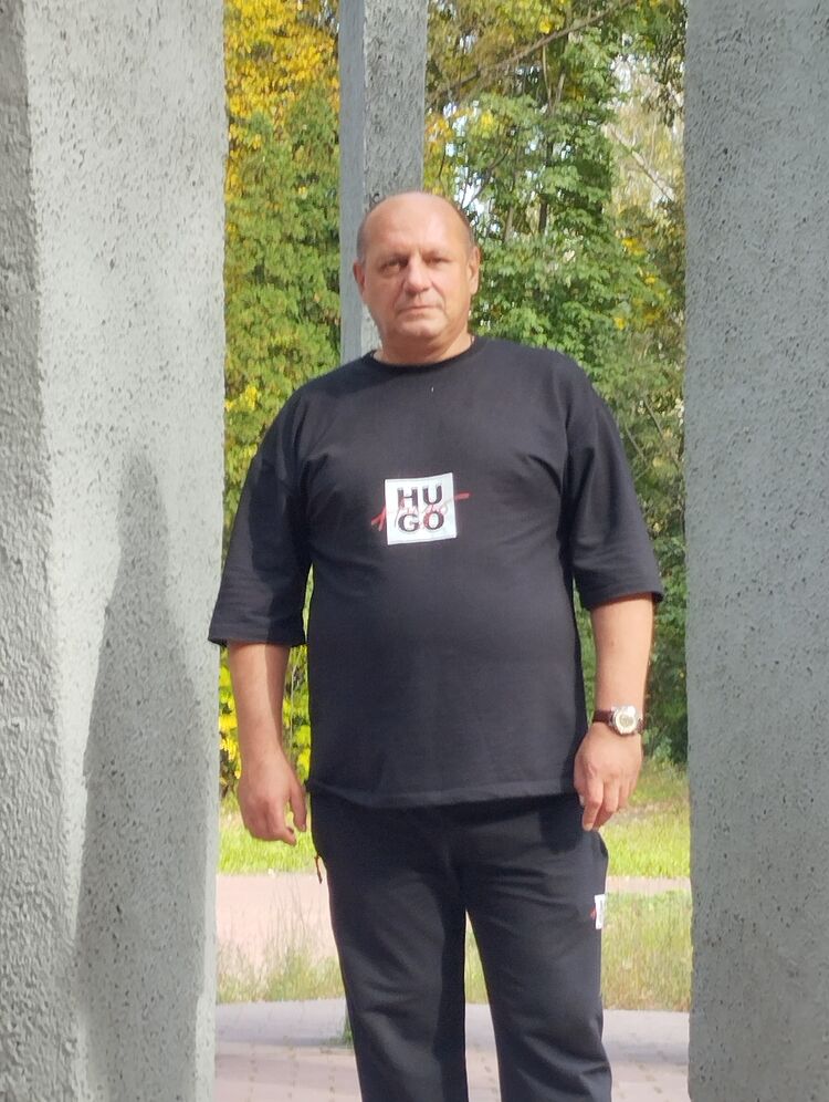  40075222  Olec, 51 ,    