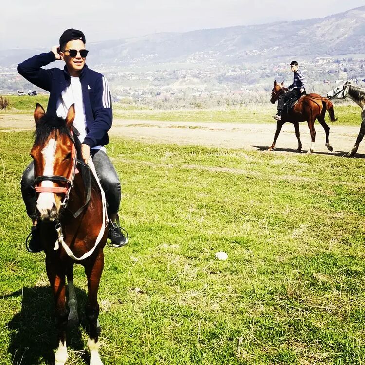  37642942  Sultan, 27 ,    