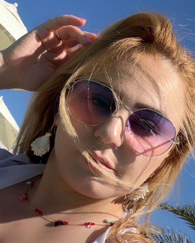  46784022  Amelia, 46 ,    Archbold