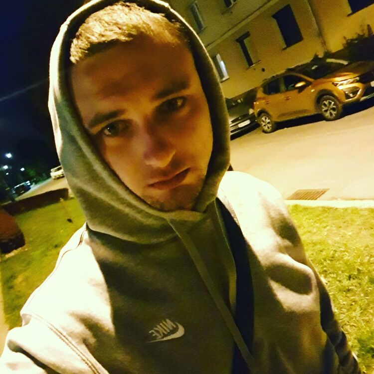  24268032  Nazariy, 27 ,    Buk