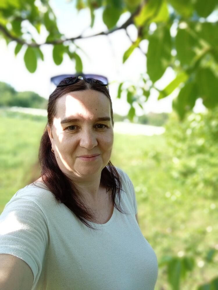  ,   Julia, 49 ,   