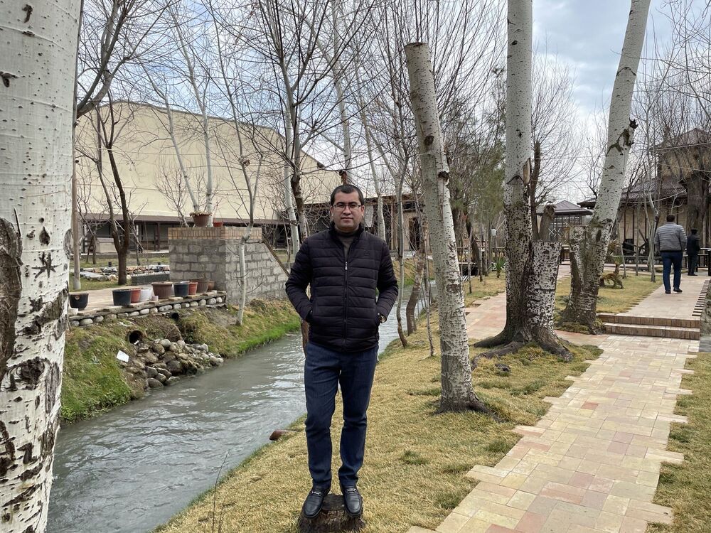  24231772  Feruz, 35 ,    