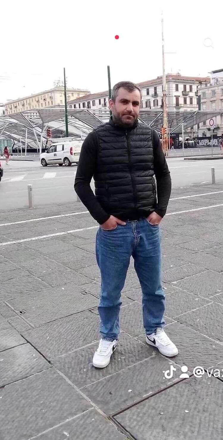  54381022  Vako, 38 ,    