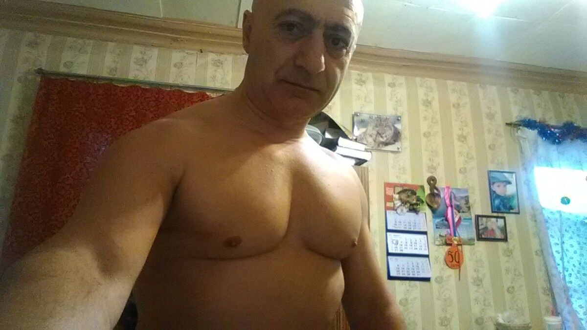  9748582  Nasimi, 55 ,    