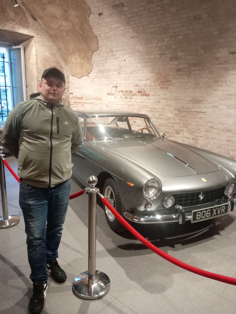  52402302  , 41 ,    Bradford