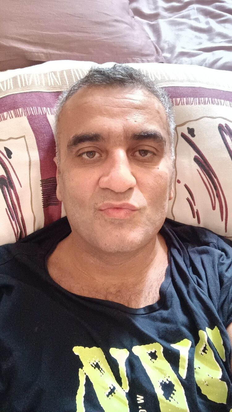  31904992  Kakhi, 43 ,    