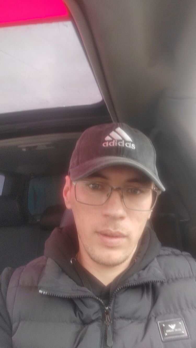  54366972  Roman, 41 ,    