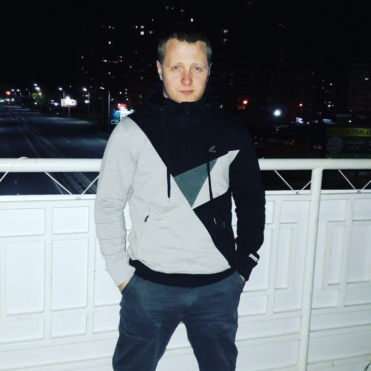  18043922  , 33 ,    
