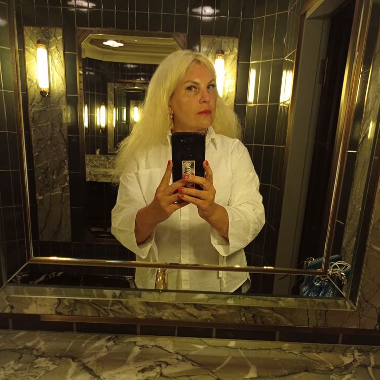  49444692  Julia, 53 ,    