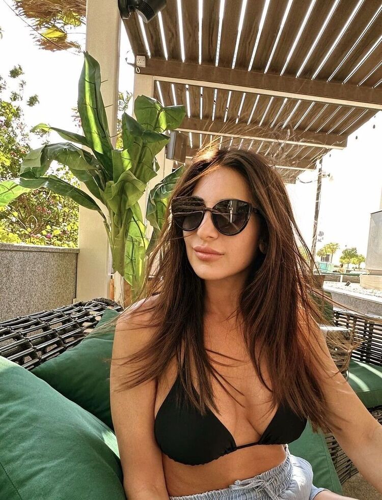  ,   Karina, 51 ,   c 