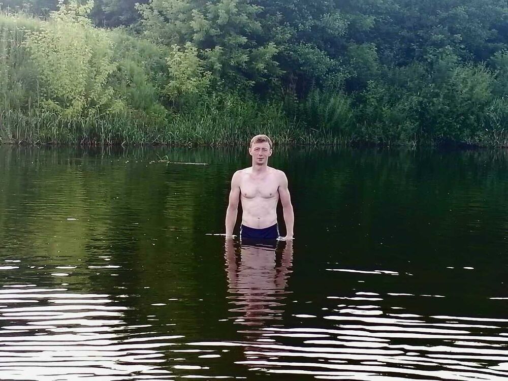  27607972  Artem, 33 ,    