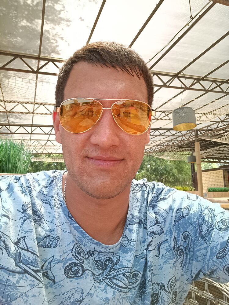  46633422  Viktor, 29 ,    