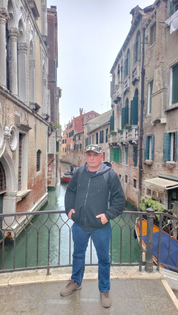  43194562  Valeriu, 39 ,    Kuesnacht