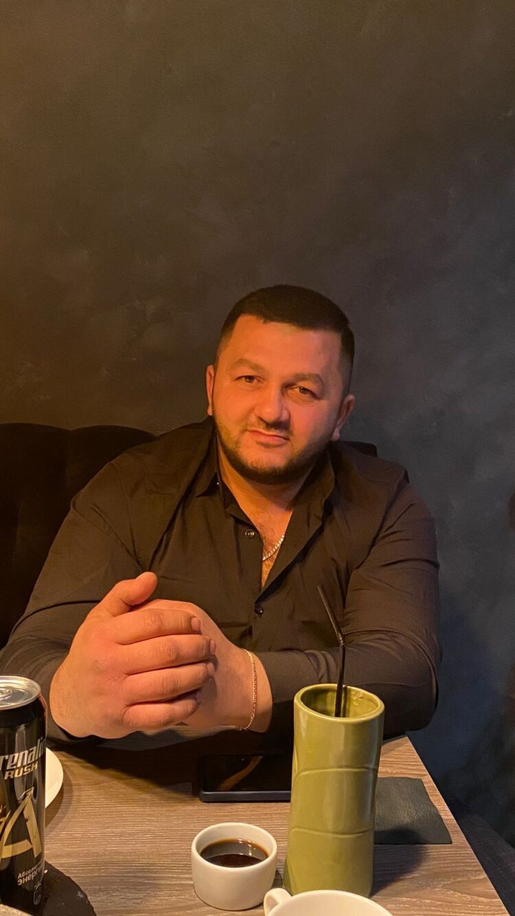  30984762  Zaur, 40 ,    