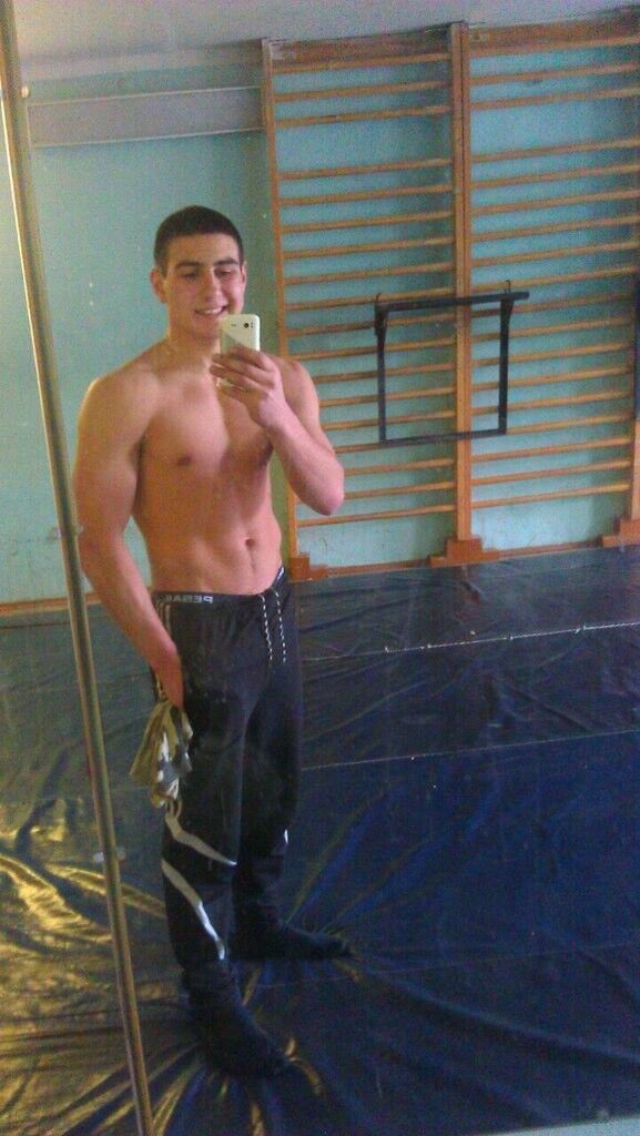  ,   Artur, 33 ,   ,   , c 