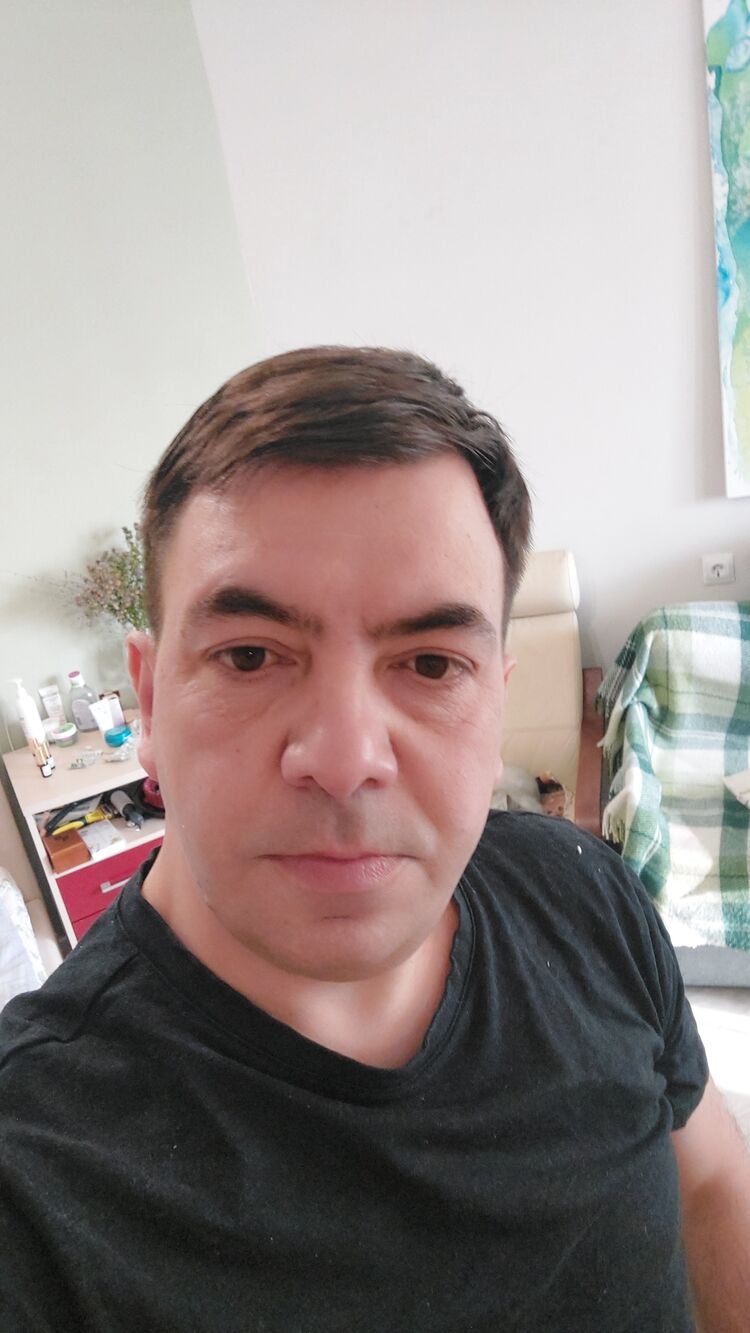  53271802  Aleksandar, 43 ,    