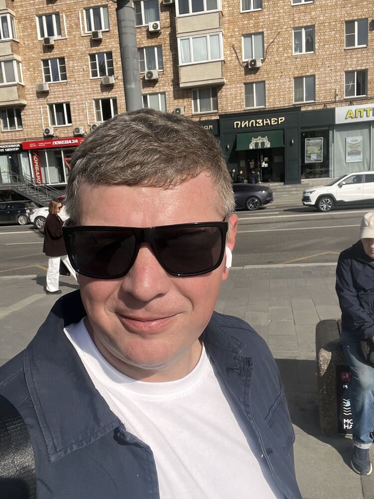  51179442  Anton, 40 ,    