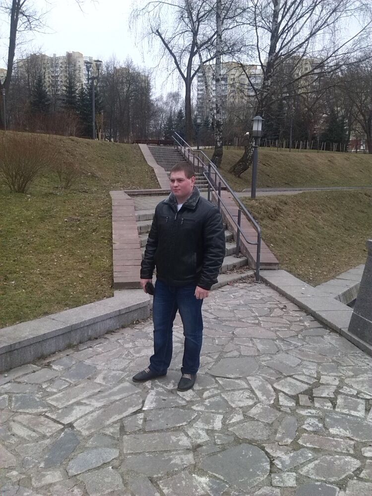  ,   Sergei, 32 ,   ,   , c 
