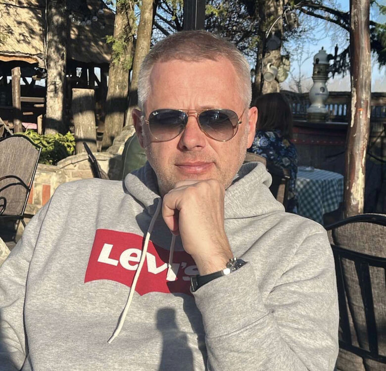  47779762  Denis, 60 ,    Frankfurt Am Main