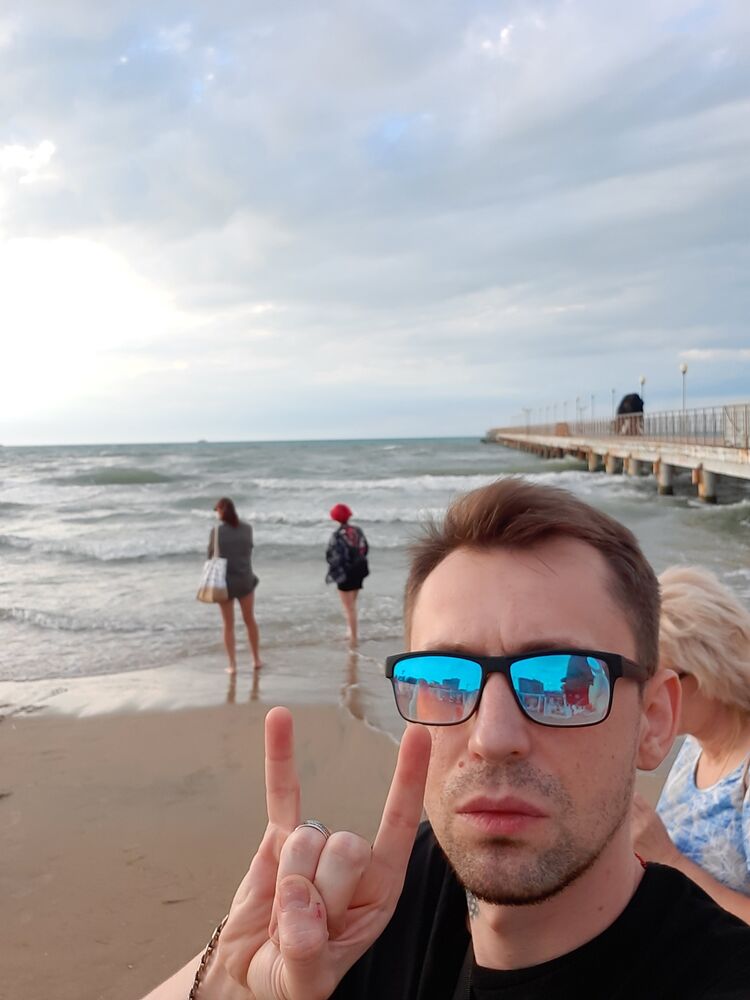  40684322  Maxim, 34 ,    