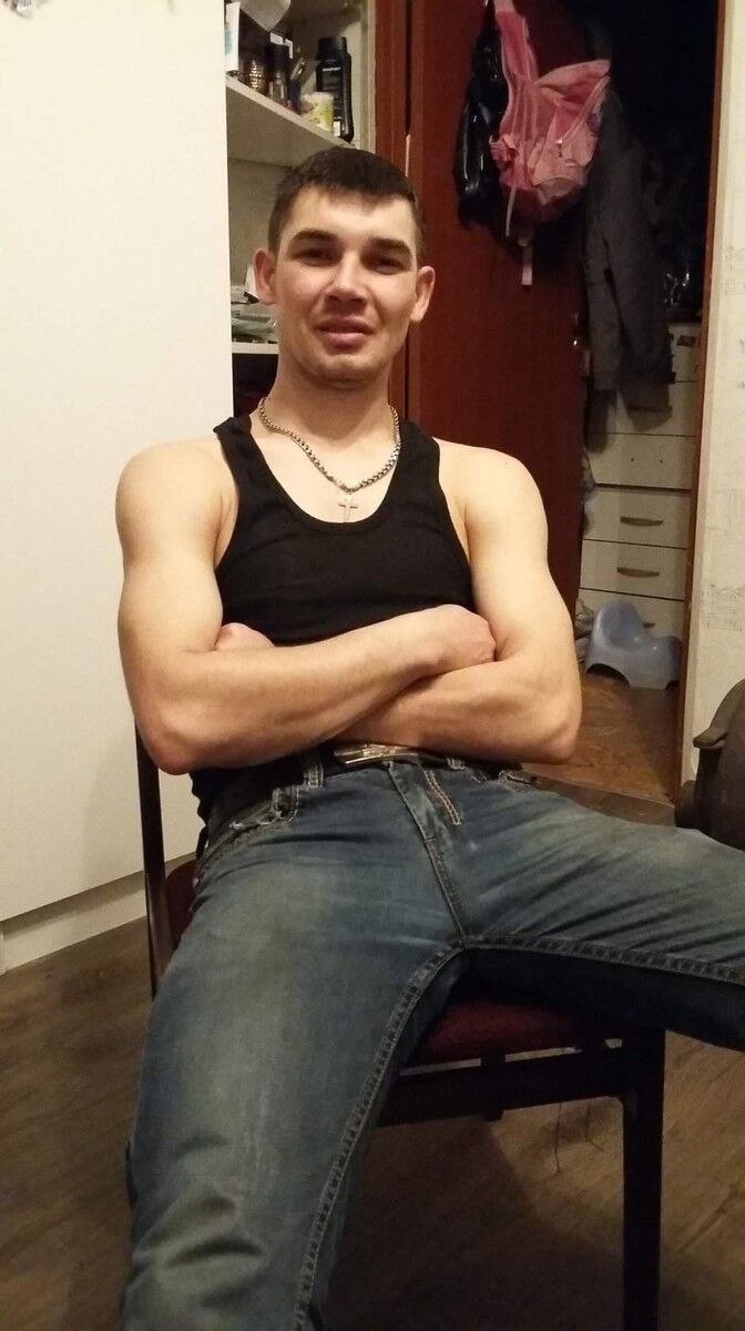  ,   Viktor, 39 ,   