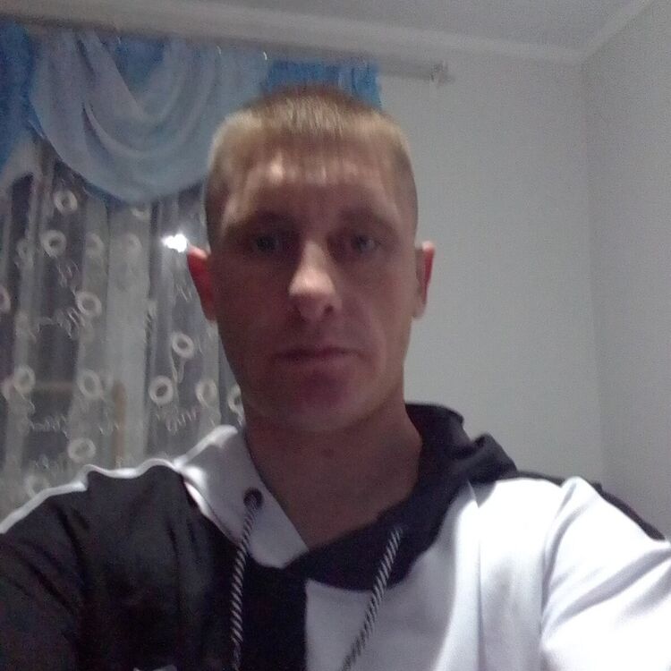  21691922  Andrii, 41 ,     