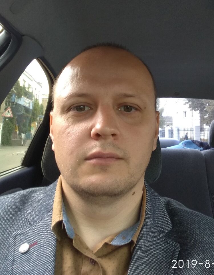  ,   Viktor, 41 ,  