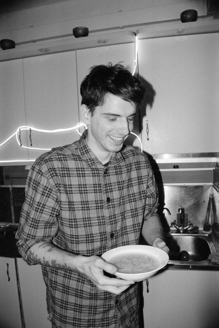  36608812  ˸, 27 ,    -