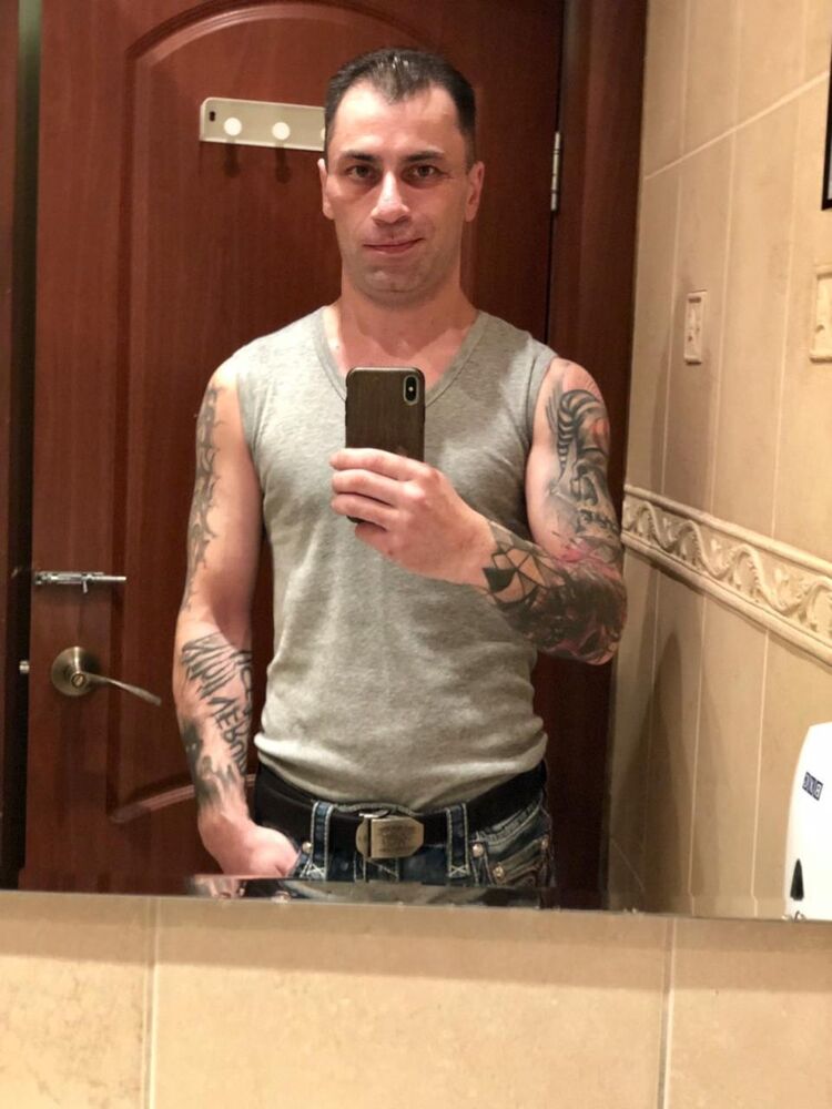  ,   Tomas, 44 ,   ,   , c 