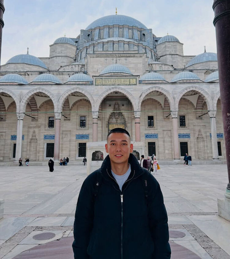  ,   Viktor, 27 ,   ,   