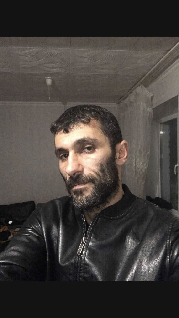  37417272  , 42 ,    