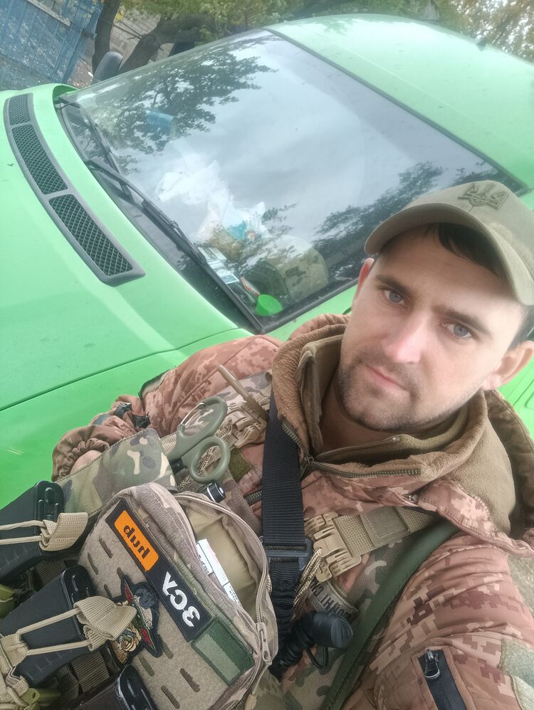  ,   Viktor, 27 ,   ,   