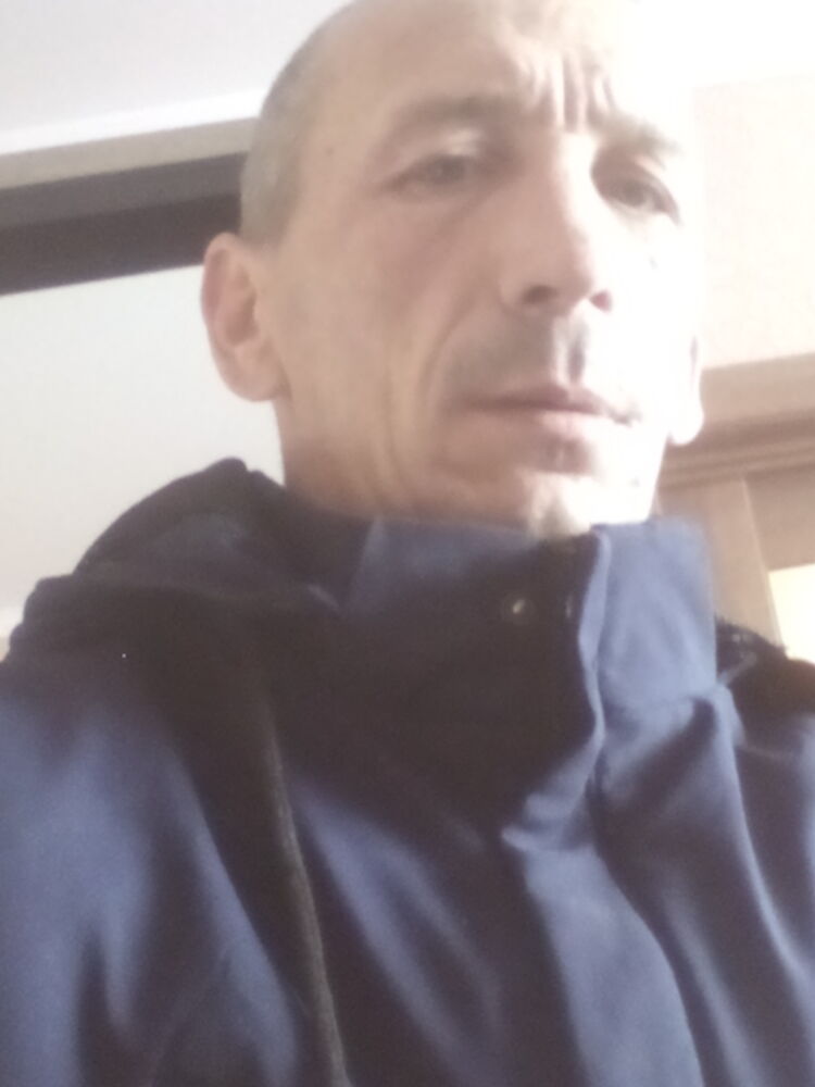  26033072  Michael, 44 ,    