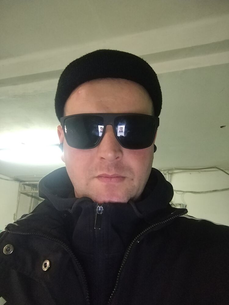  33204822  Ilia, 31 ,    