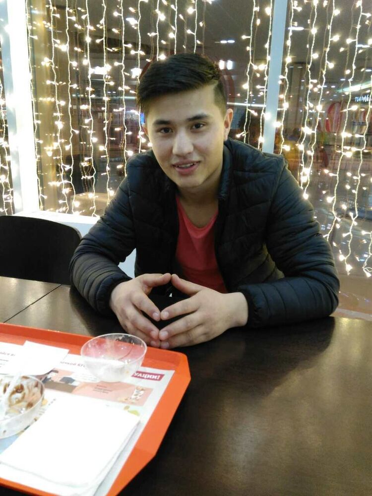  9040982  Timur, 32 ,    